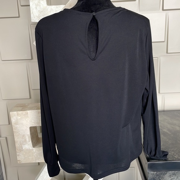 H&M blouse top shirt black long sleeve back button Size Medium - Picture 8 of 9